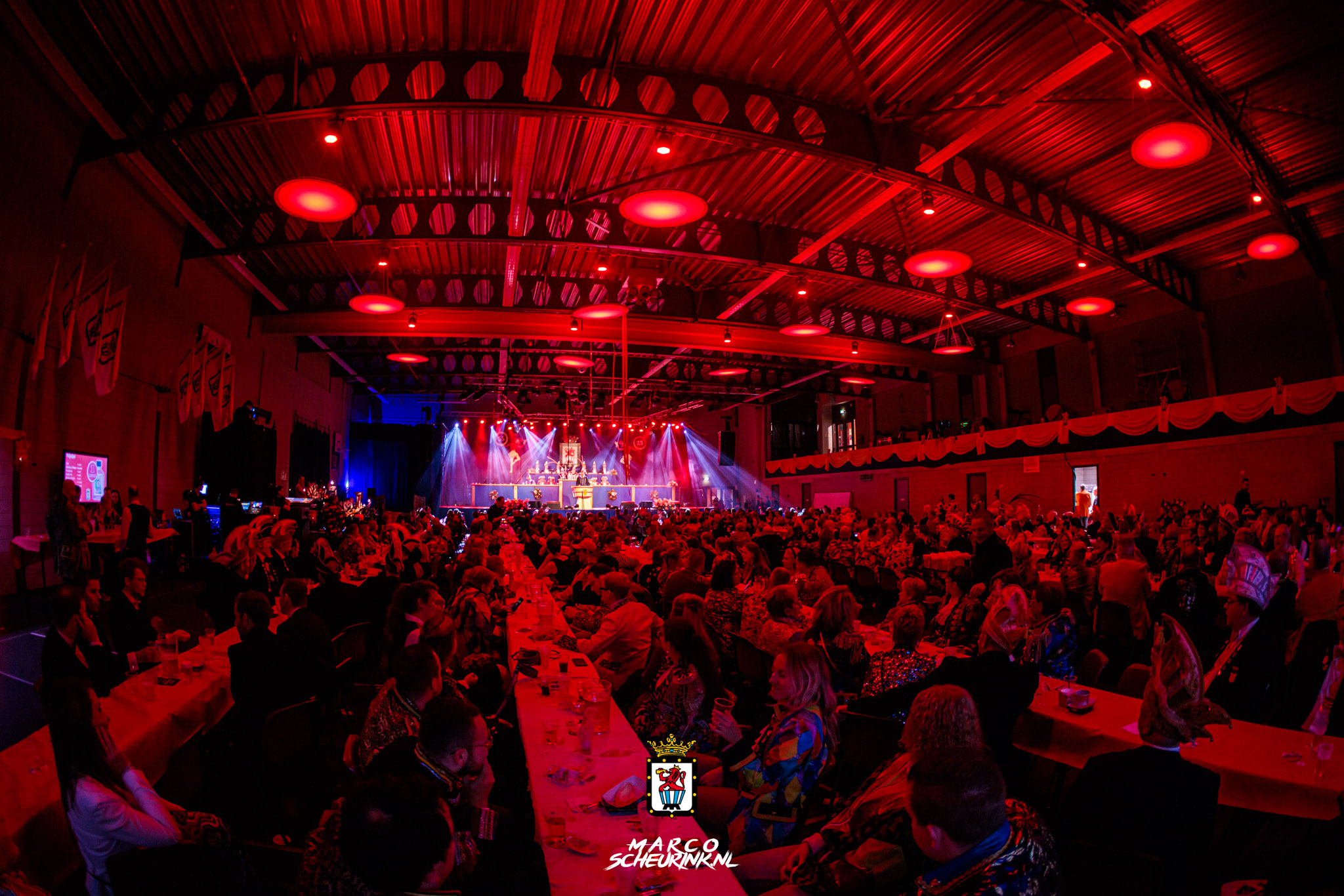 volle zaal tijdens de pronkzitting van d'Olde Waskupen